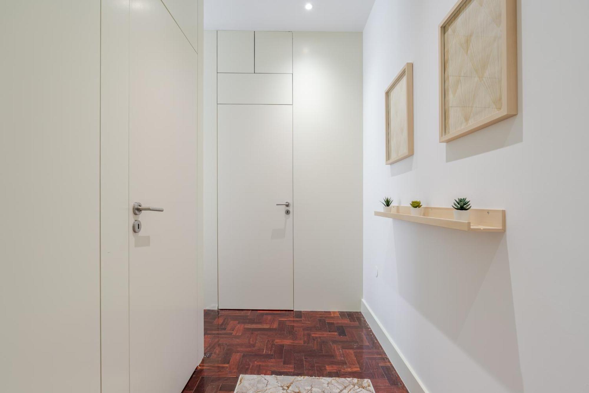Apartment Renovated & Quiet 1-bedroom In Santa Catarina