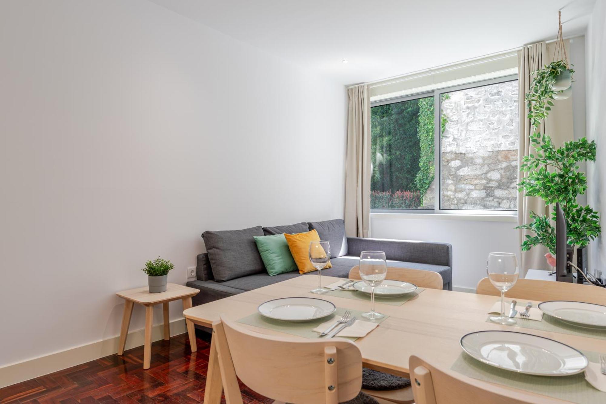 Renovated & Quiet 1-bedroom In Santa Catarina Porto